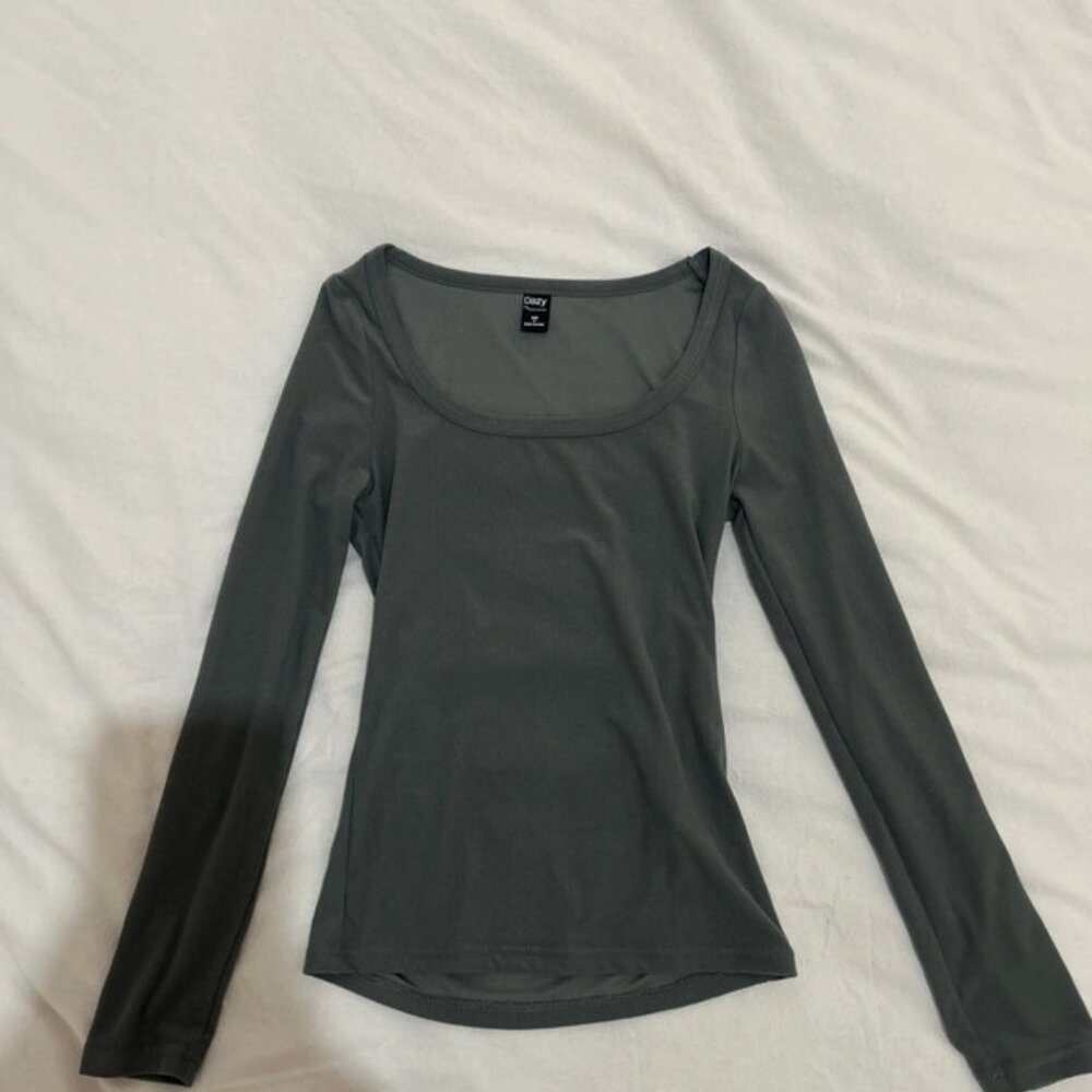 long sleeves scoop neck top